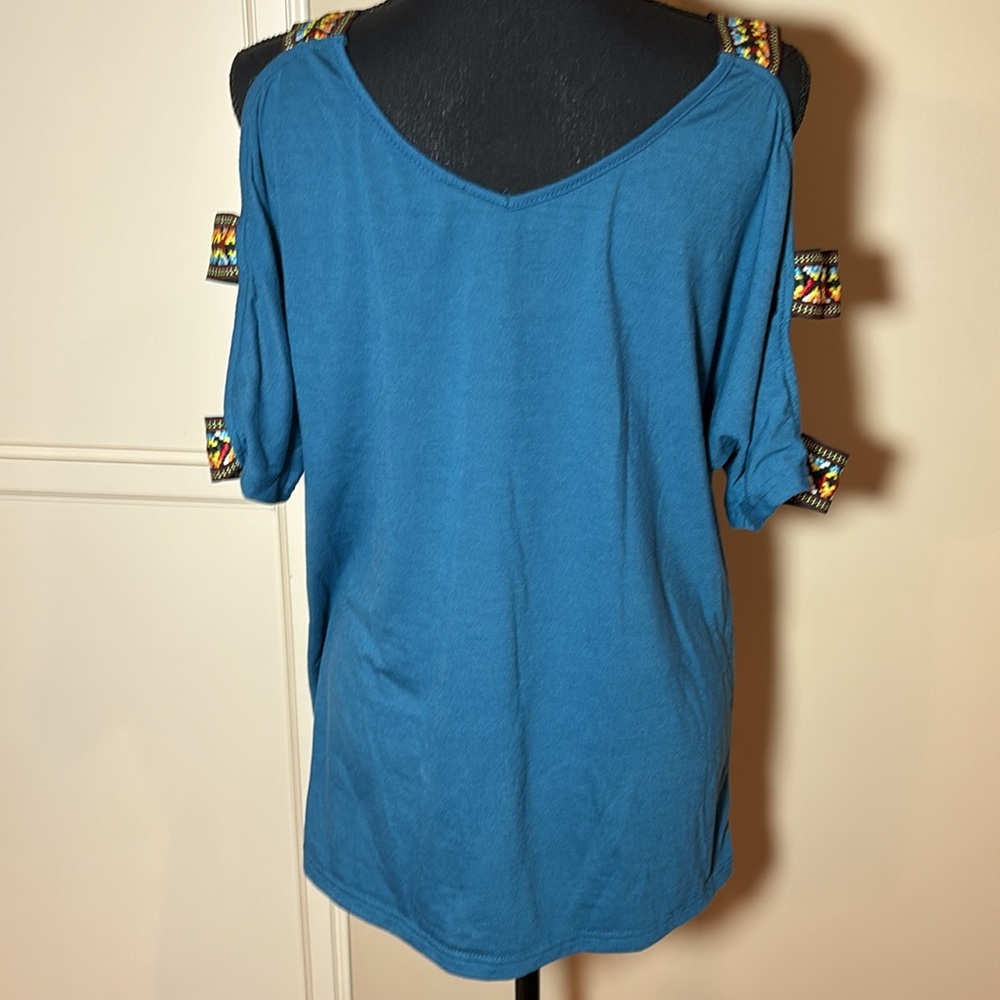 NWOT cold-shoulder, open sleeve wembroidery women’s top XL - Picture 3 of 5